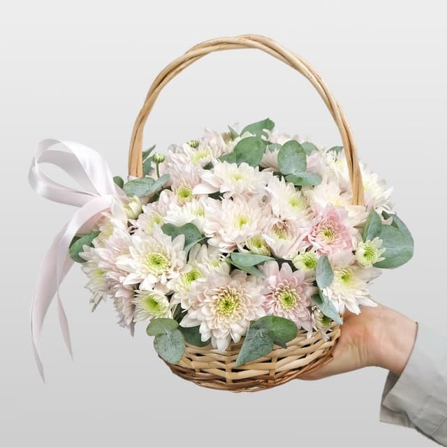 Композиция из Хризантемы 7 шт «Море любви» с эвкалиптом