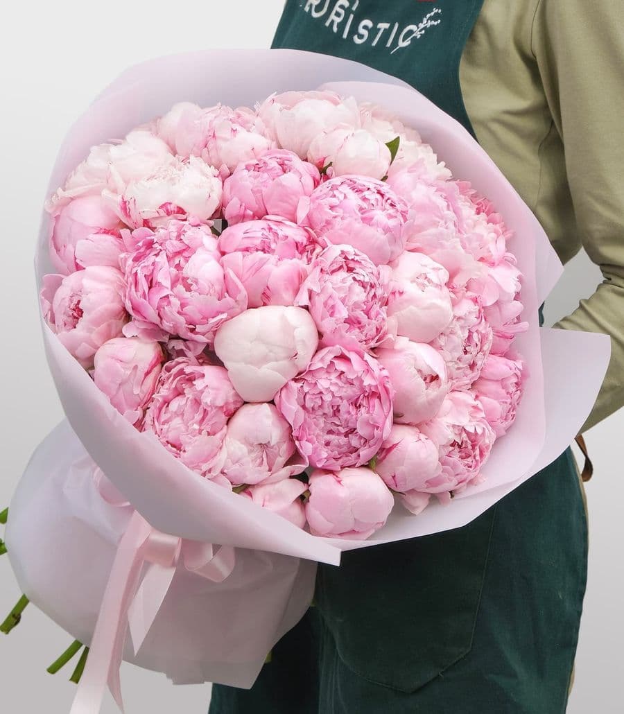 Букет из 31 Пиона «Нежный зефир»