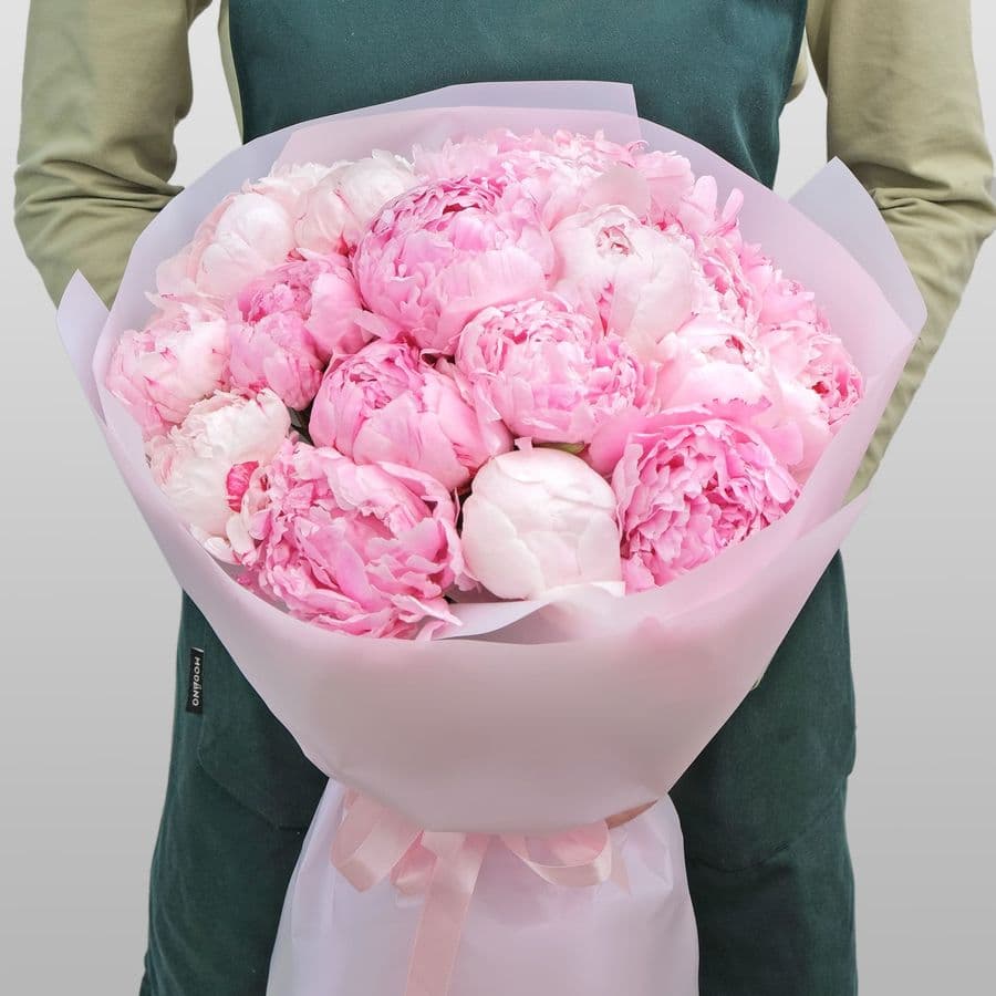 Букет из 21 Пиона «Розовый ветер»