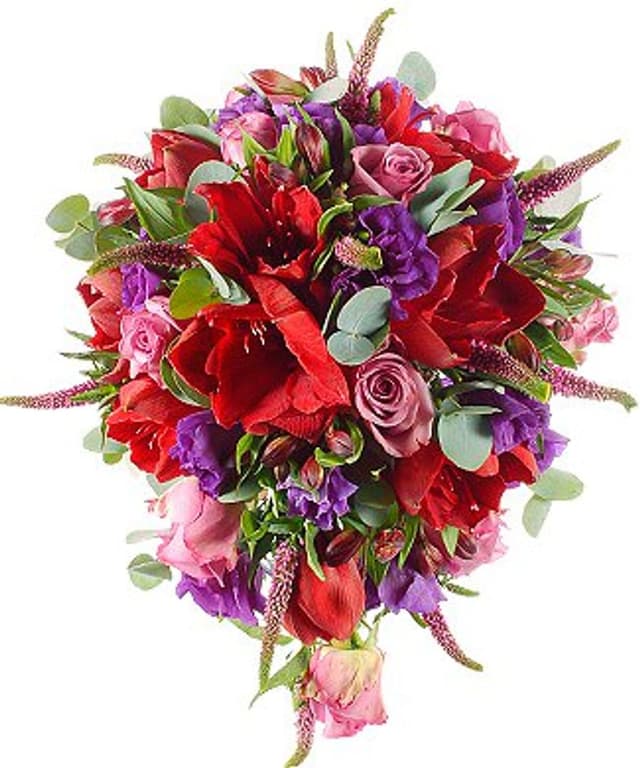 Букет из Амариллиса, Роз и Лизиантуса «Сердце в огне»