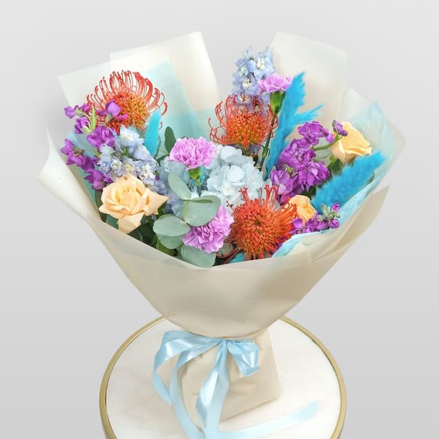 Букет из Гортензии, Роз и Маттиол «Яркая Осень»