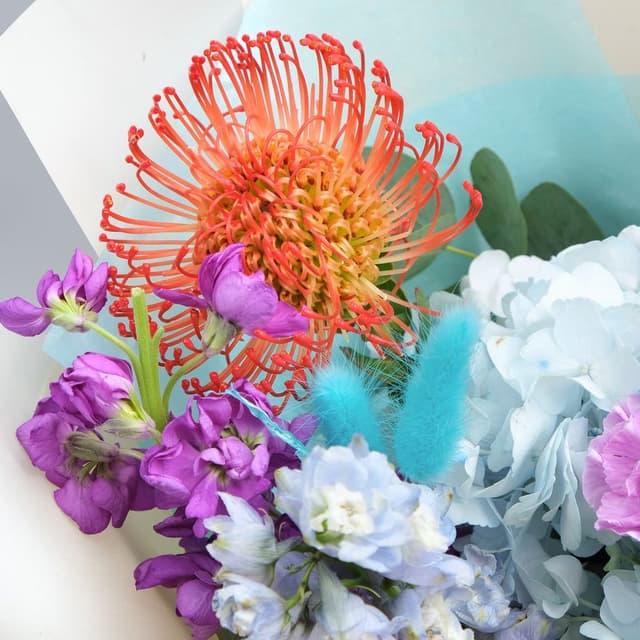 Букет из Гортензии, Роз и Маттиол «Яркая Осень»