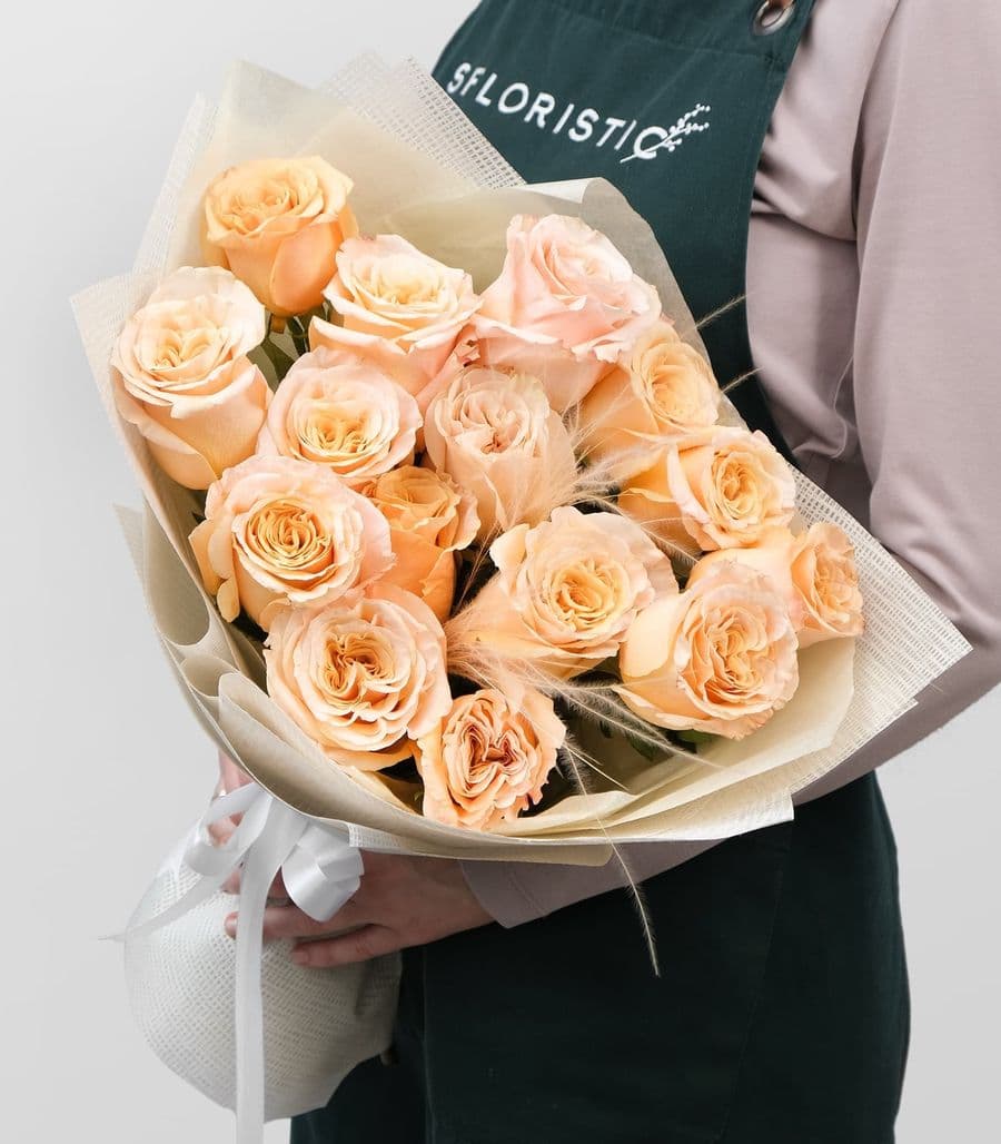 Букет из кремовых Роз «Капелла»