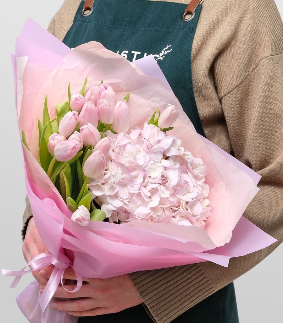 Букет из Тюльпанов и Гортензий «Нежное Облачко»