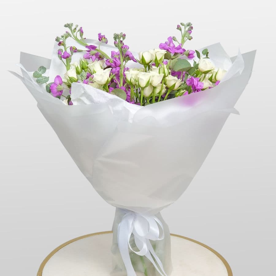 Букет из кустовых Роз и Маттиолы «Ангелина»