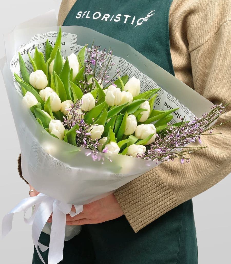 Букет из Тюльпанов и Генистры «Фелисити»