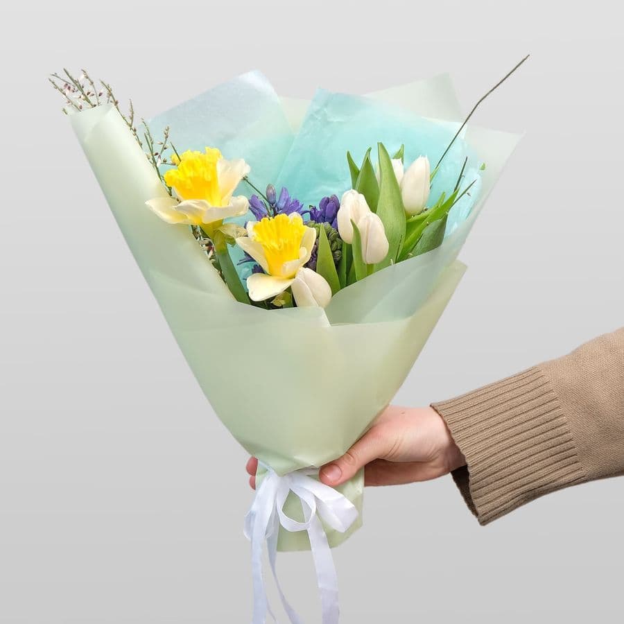 Букет из Тюльпанов, Гиацинта и Нарцисса «Весенняя теплота»
