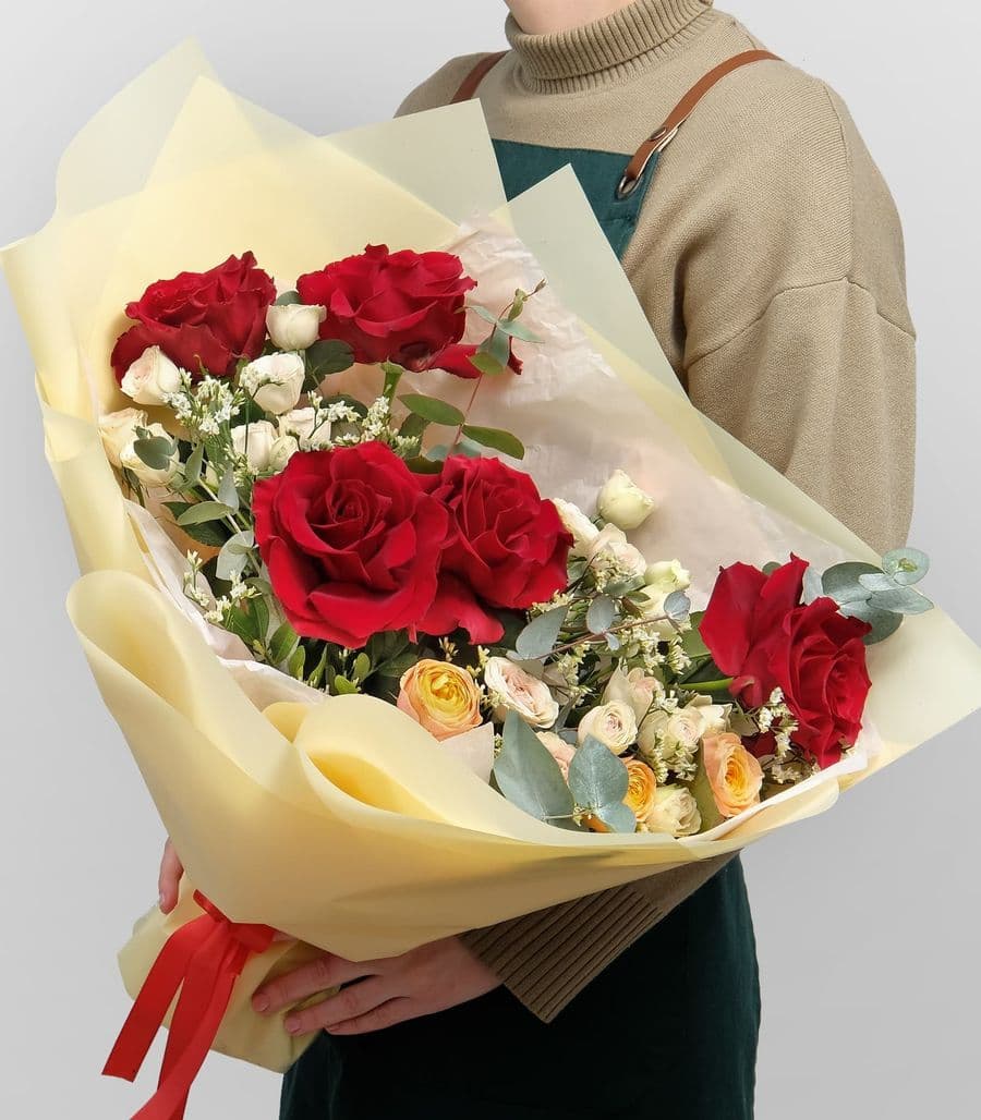 Букет Роз Вувузела и Эквадор «Царица»