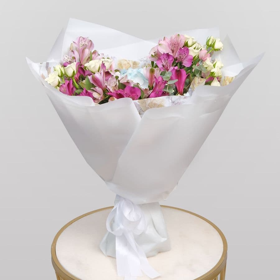 Букет из Гортензий, Роз и Альстромерии «Рафаэлка»