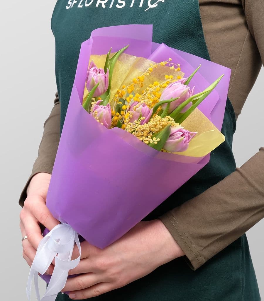 Букет из Тюльпанов и Мимозы «Сиреневая сказка»