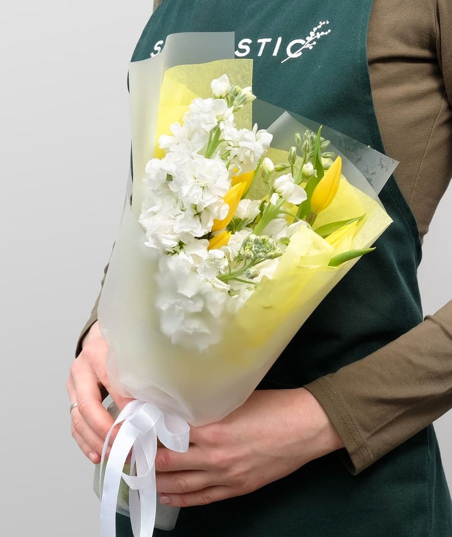 Букет из Тюльпанов и Маттиола «Нежный комплимент»