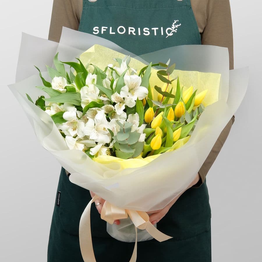 Букет из Альстромерий и Тюльпанов «Белое Солнце»
