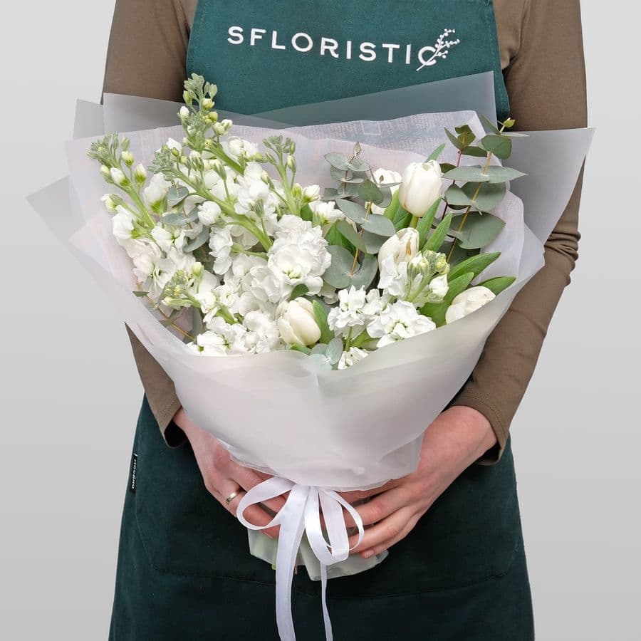 Букет из Тюльпанов и Маттиол «Белая Нежность»