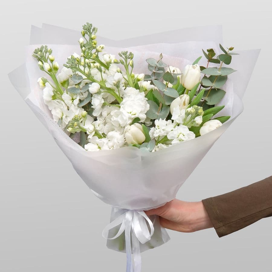 Букет из Тюльпанов и Маттиол «Белая Нежность»
