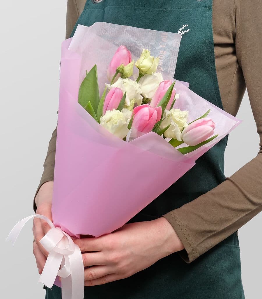 Букет из Тюльпанов и Эустомы «Розовая Эйфория»