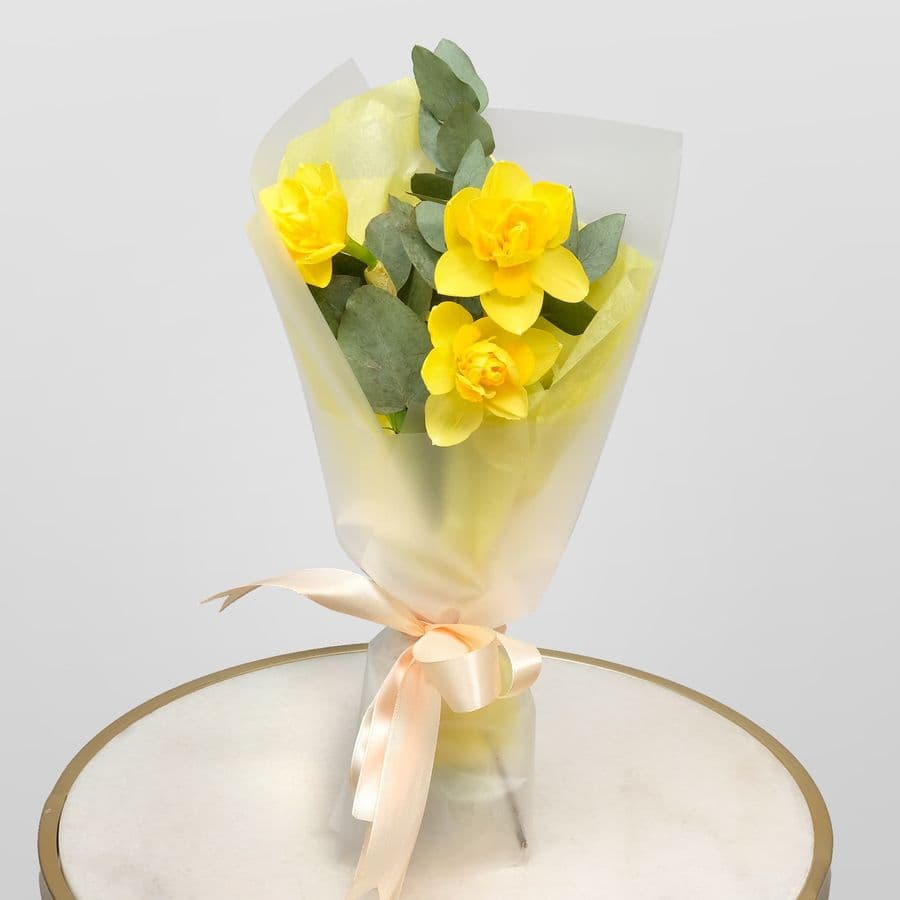 Букет из Нарциссов «Лимонный Фреш» с эвкалиптом