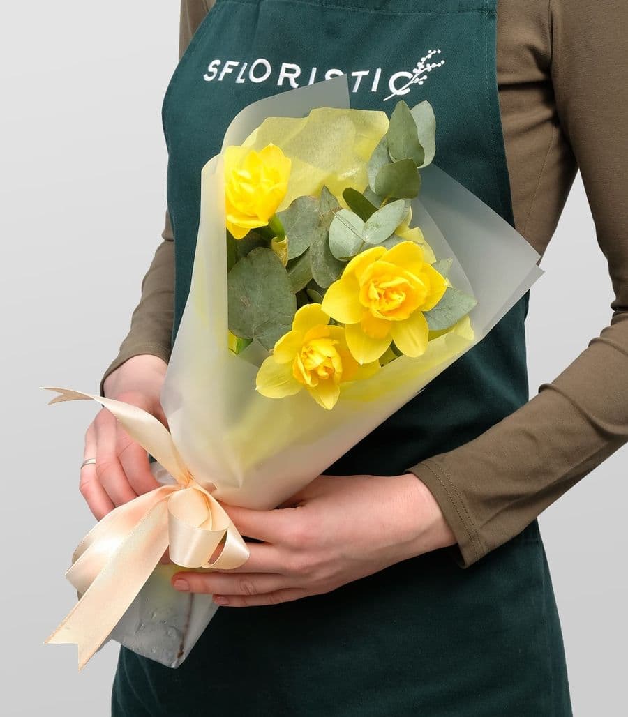 Букет из Нарциссов «Лимонный Фреш» с эвкалиптом