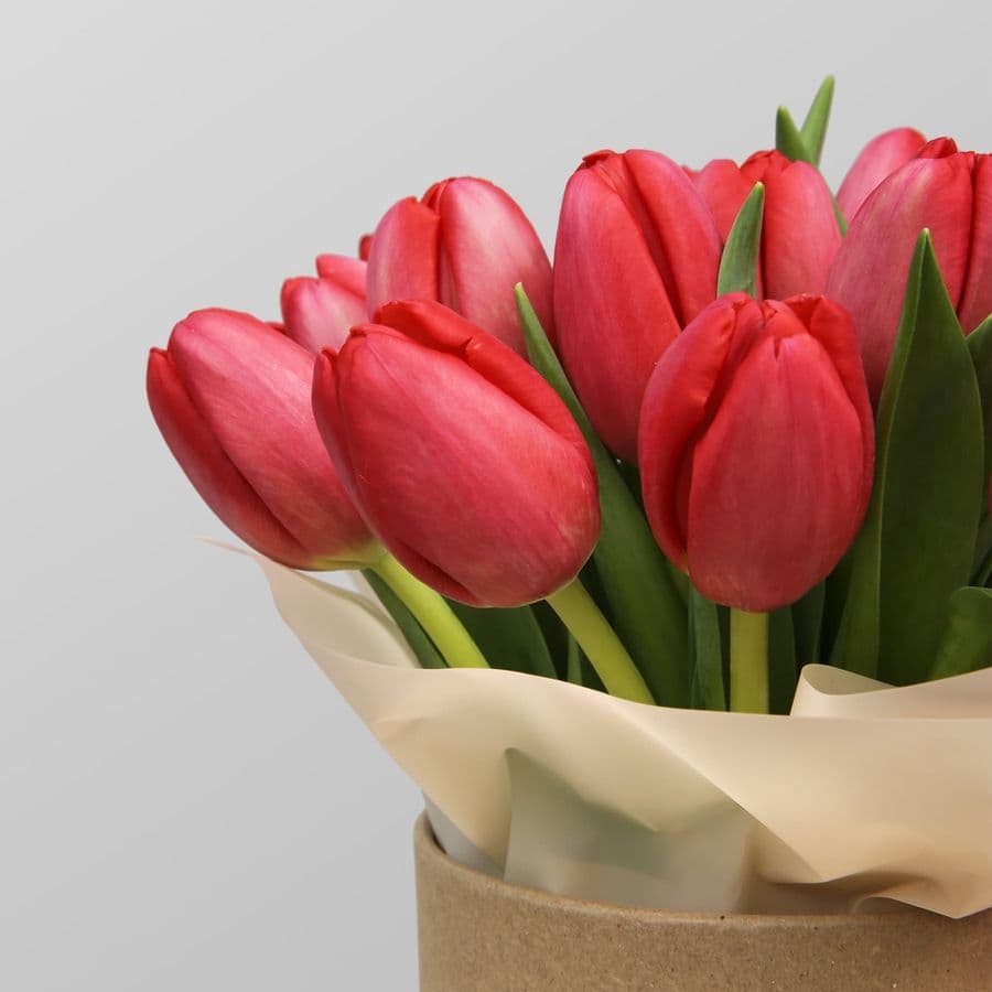 Композиция из красных Тюльпанов «Романтический вечер»