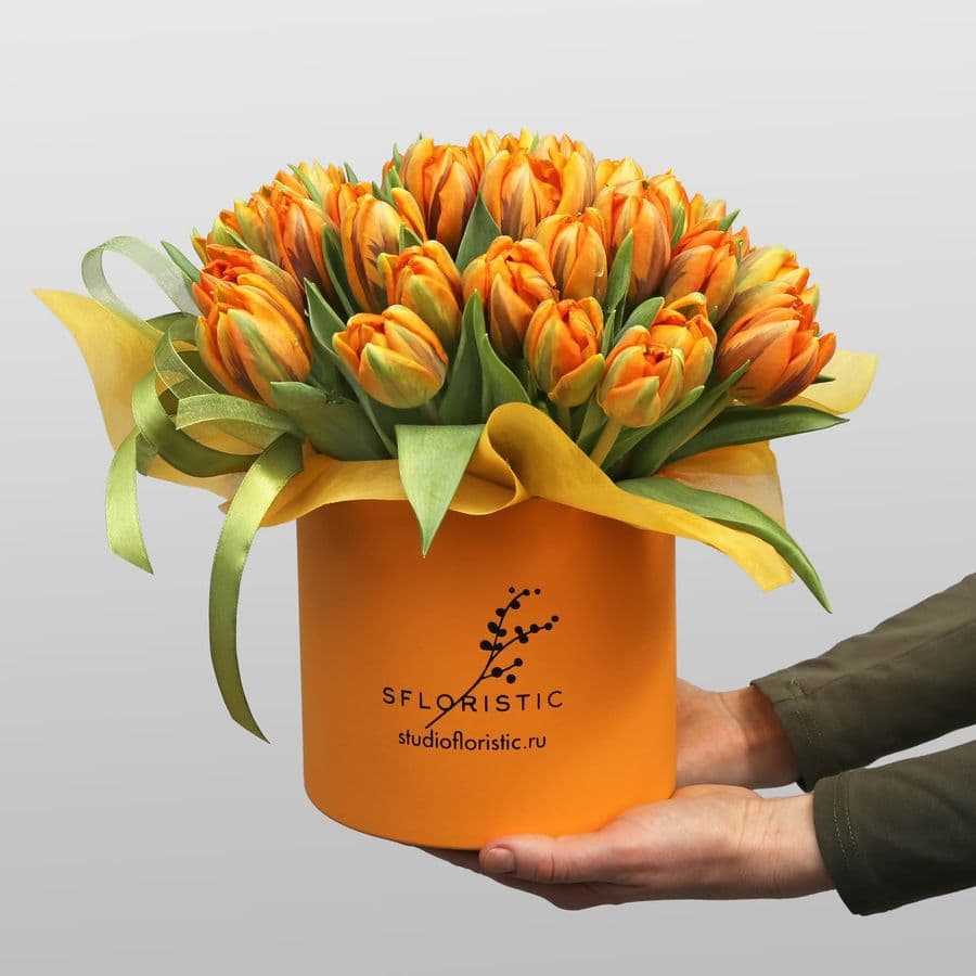 Композиция из Пионовидных Тюльпанов в шляпной коробке «Апельсиновое солнце»