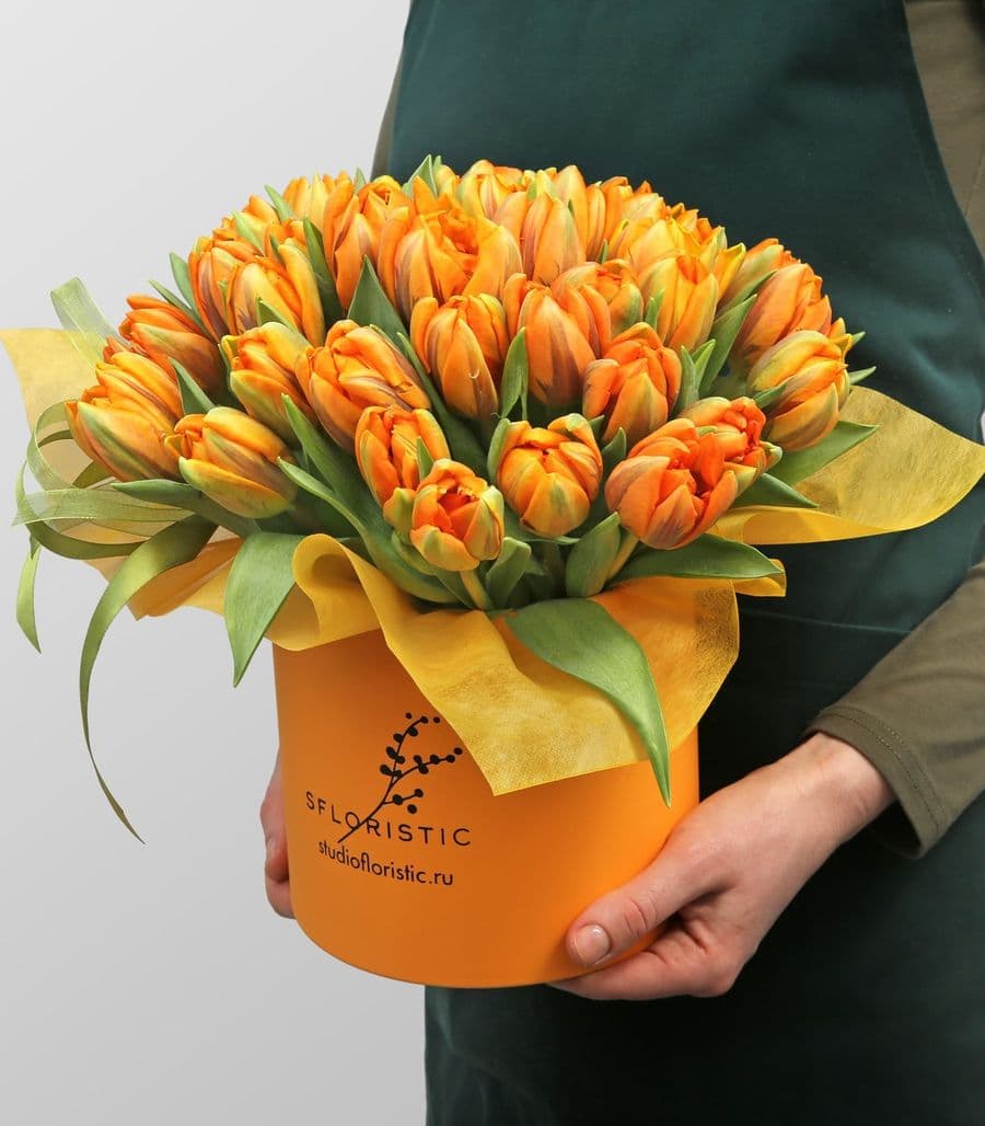 Композиция из Пионовидных Тюльпанов в шляпной коробке «Апельсиновое солнце»