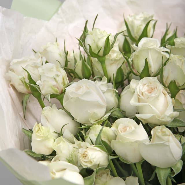 Букет из Кустовых Роз «Белая Арктика»