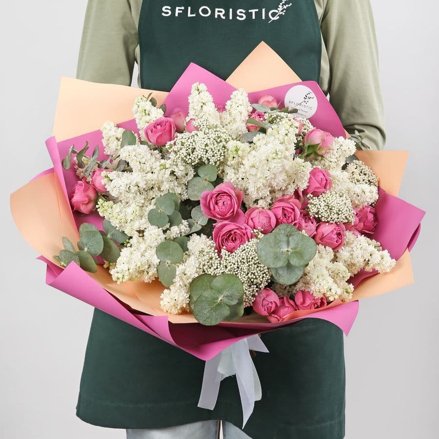 Букет из Сирени, Озотамнуса и кустовых Роз «Воздушный поцелуй»