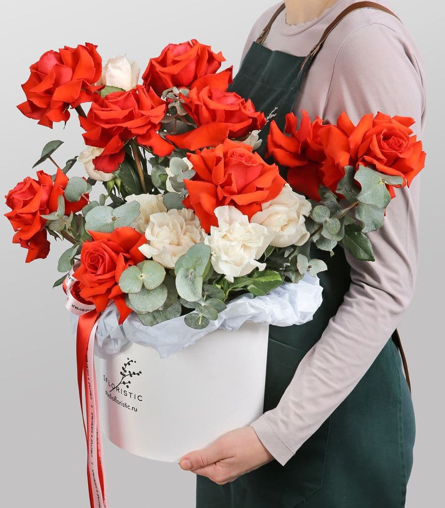 Композиция из Роз Эквадор «Секрет»