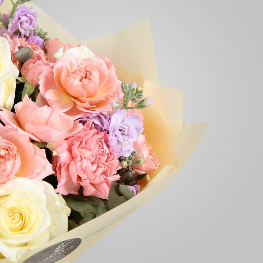 Букет из Роз, Гвоздик и Маттиолы «Твое тепло»