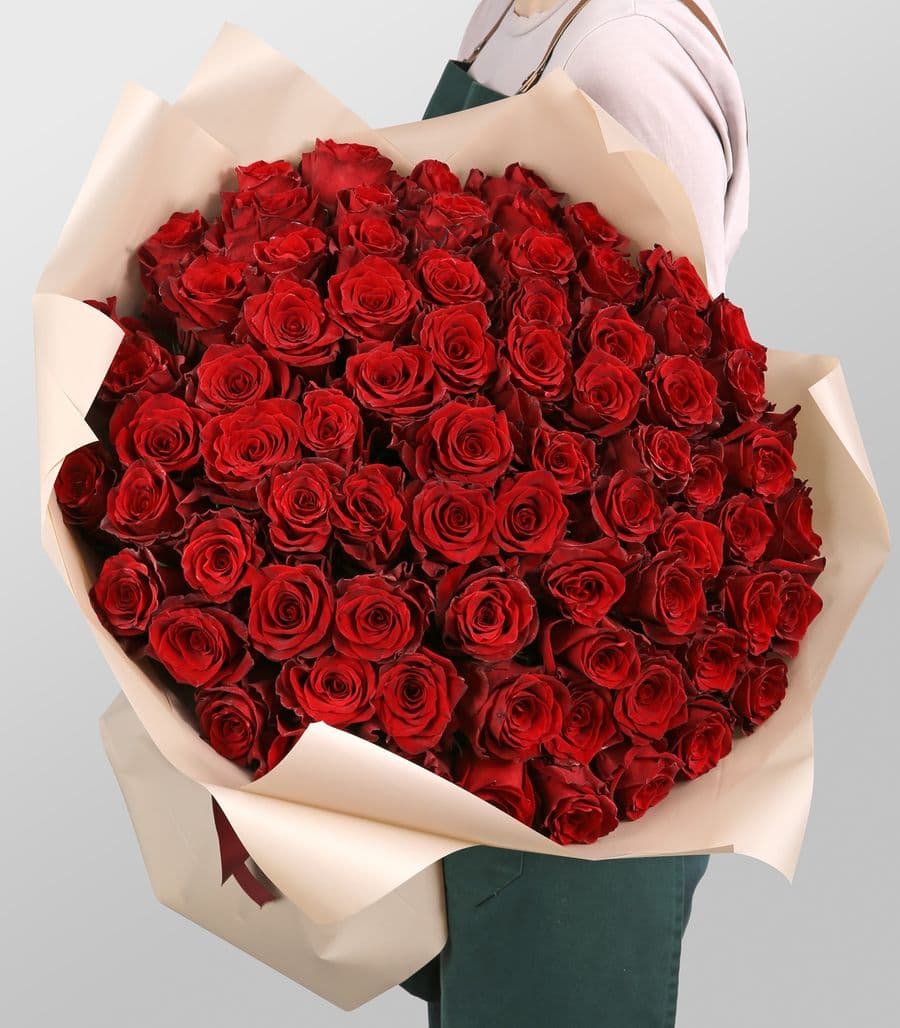 Букет из 75 Роз Эквадор «Рубиновое пламя»
