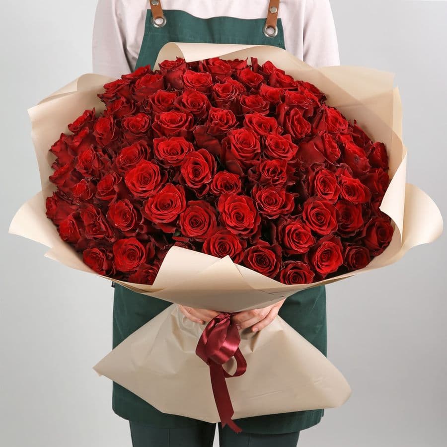 Букет из 75 Роз Эквадор «Рубиновое пламя»