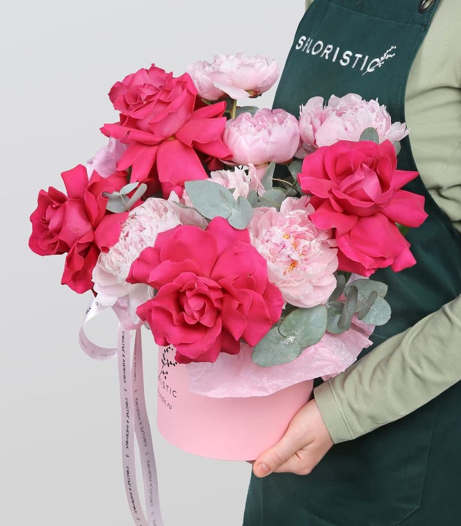 Композиция из Розы Эквадор и Пионов «Грезы Амура»