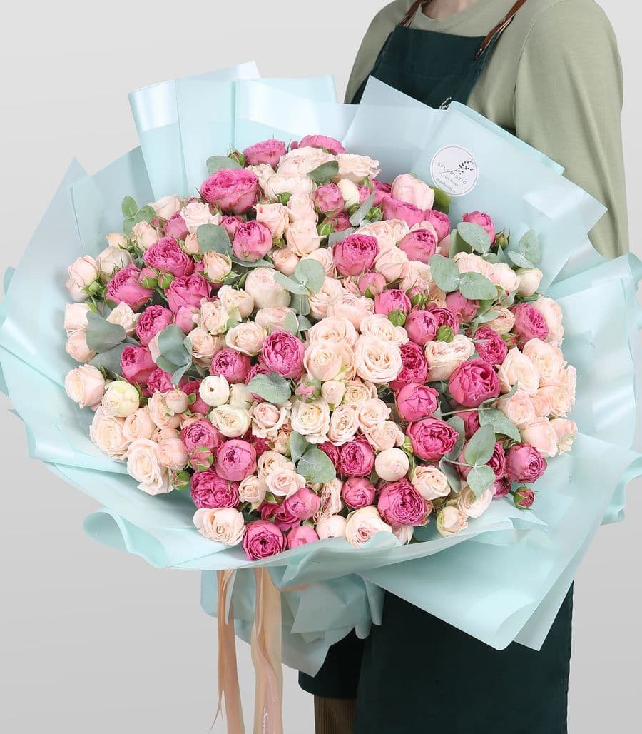 Букет из кустовой пионовидной Розы «Благородный опал»