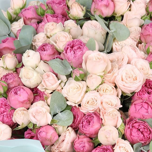 Букет из кустовой пионовидной Розы «Благородный опал»