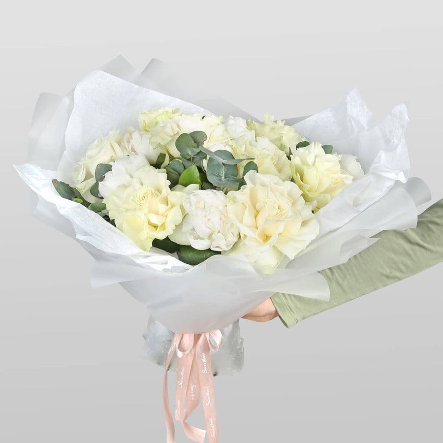 Букет из Пионов и Роз Эквадор «Сияние луны»