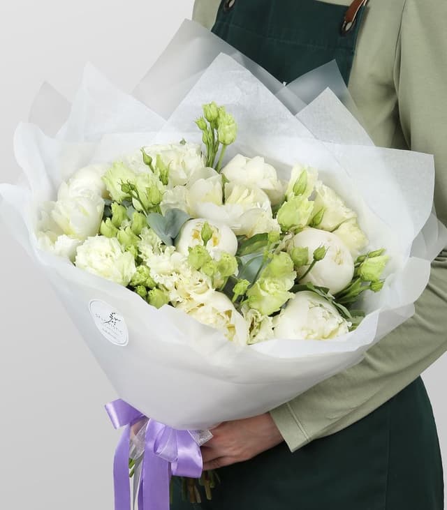 Букет из Пионов и Эустомы «Снежный вальс»