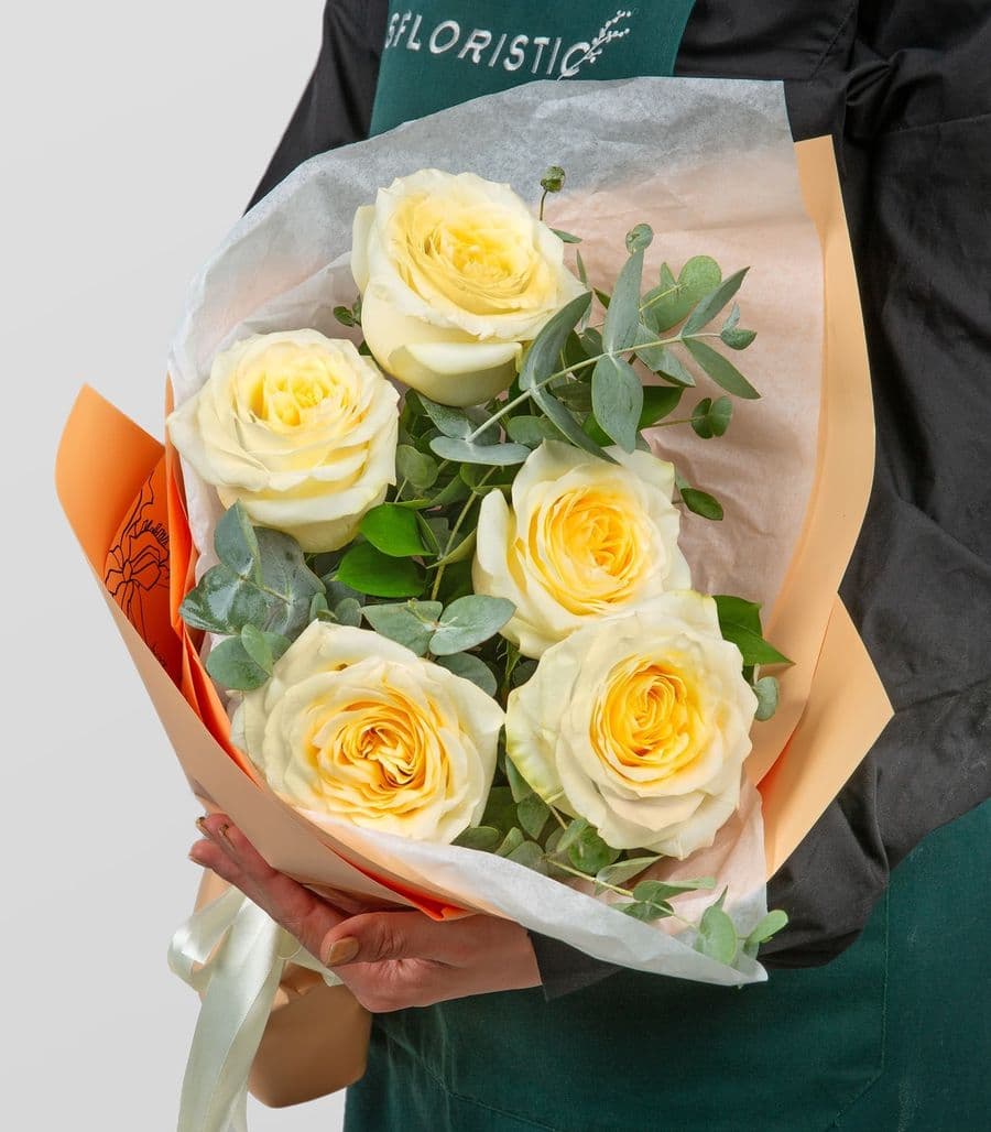 Букет из Роз Эквадор «Романтика весны» с эвкалиптом
