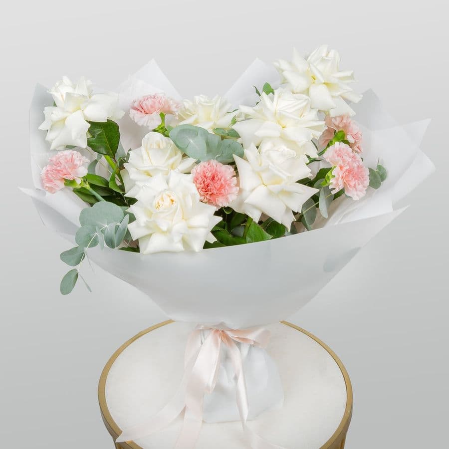 Букет Роз Эквадор и Диантуса «Сказочная мелодия»