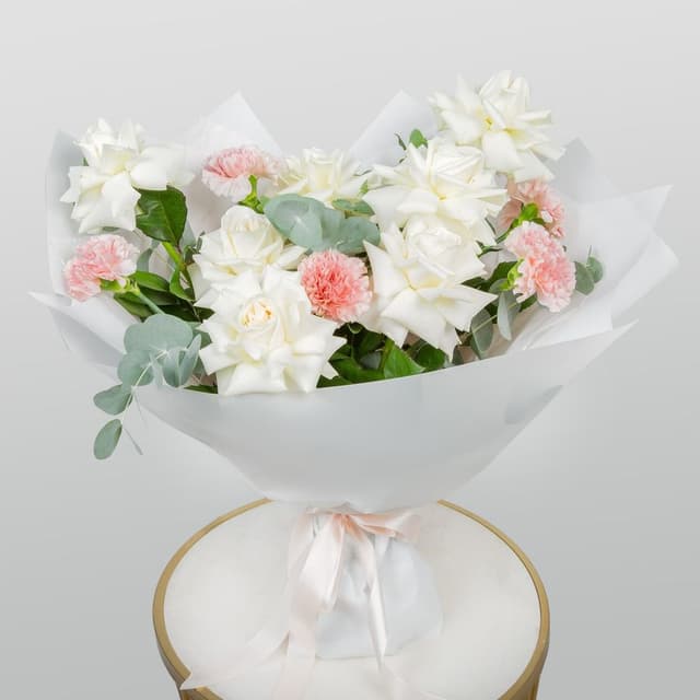 Букет Роз Эквадор и Диантуса «Сказочная мелодия»