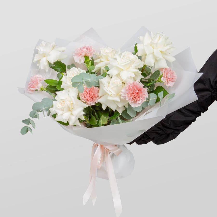 Букет Роз Эквадор и Диантуса «Сказочная мелодия»