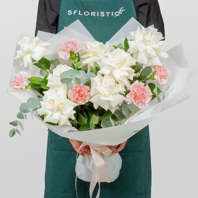 Букет Роз Эквадор и Диантуса «Сказочная мелодия»