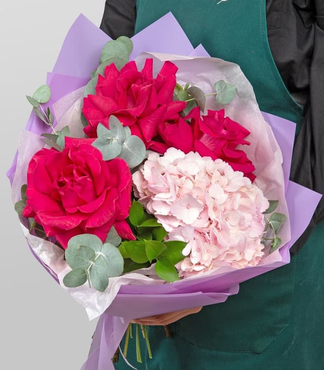 Букет из Роз Эквадор и Гортензии «Тайна Розы»