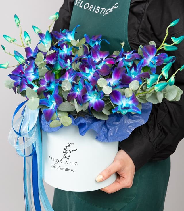 Композиция из синих Орхидей в шляпной коробке «Звездная Ночь»