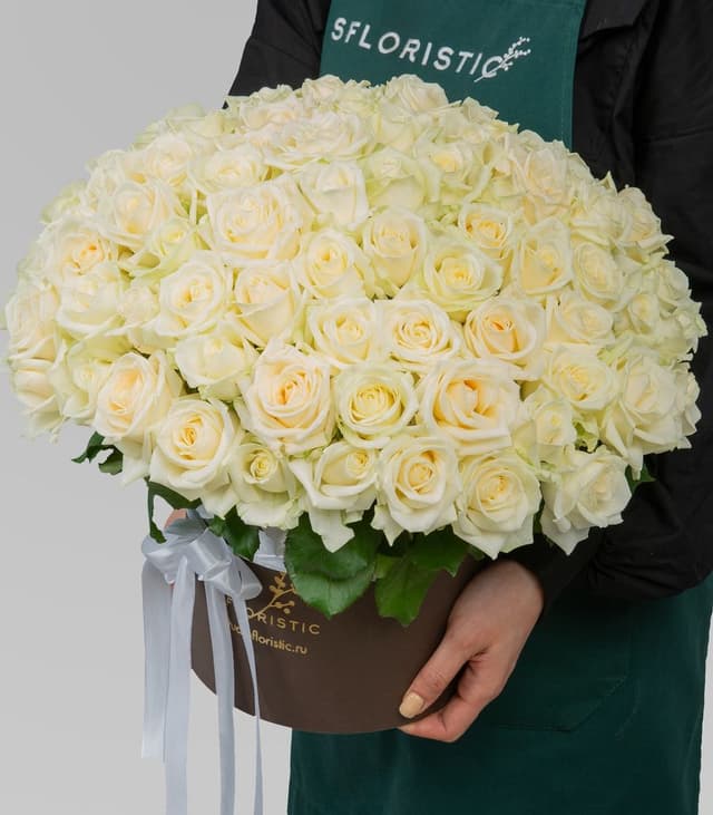 Композиция из Роз Россия 101 шт в шляпной коробке «Вдохновение весны»