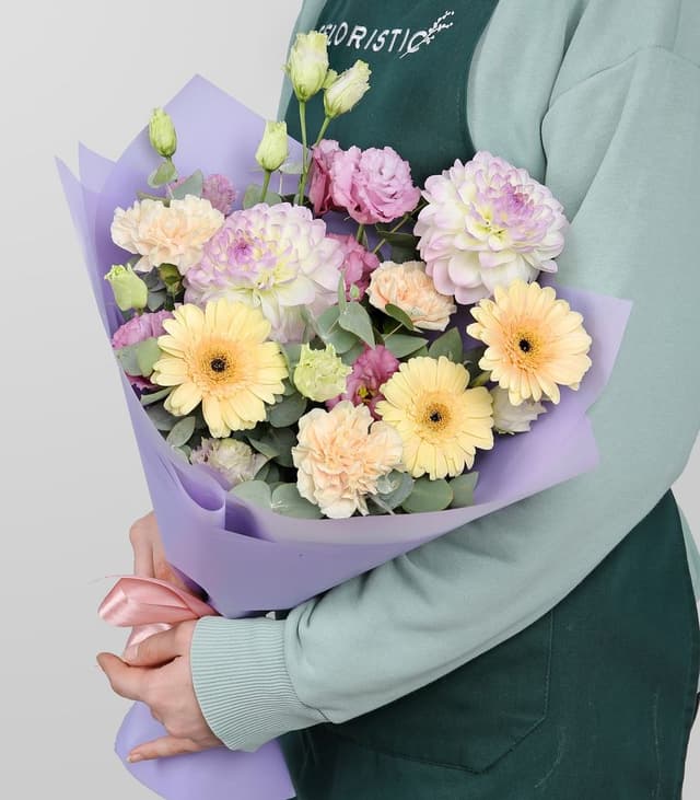 Букет из Гермини, Георгин и Эустомы «Осенняя Гармония»