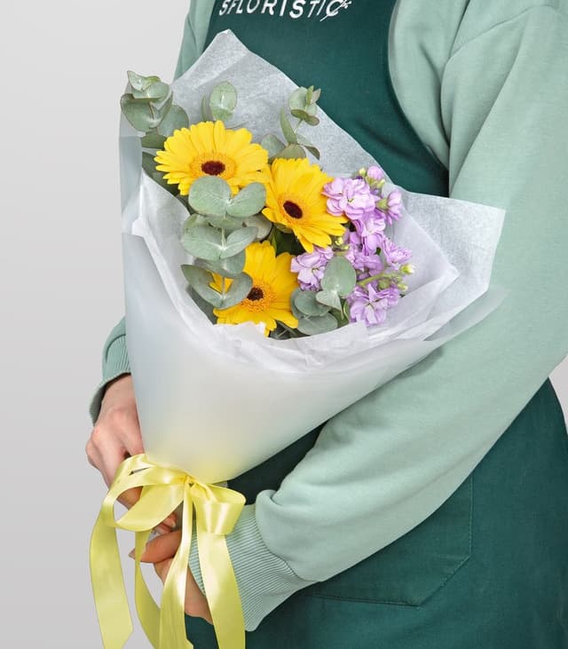 Букет из Гермини и Маттиолы «Разноцветная Радуга»