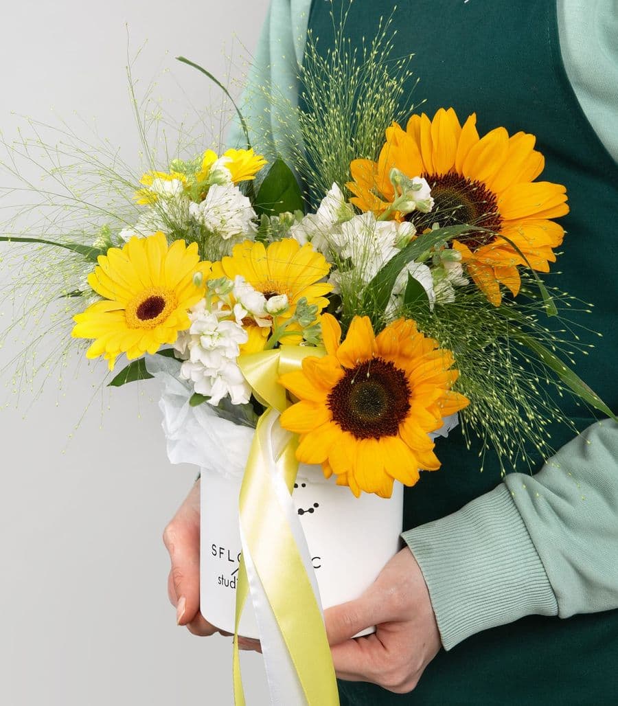 Композиция из Гермини, Подсолнуха и Маттиолы «Звуки Лета»