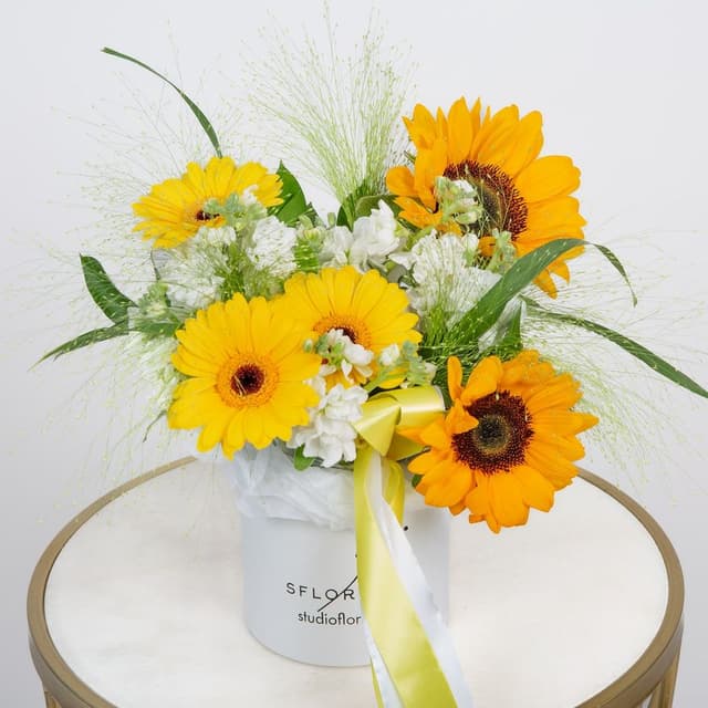 Композиция из Гермини, Подсолнуха и Маттиолы «Звуки Лета»