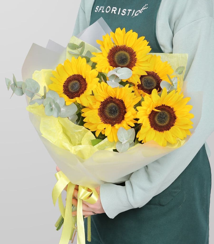 Букет из Подсолнухов «Солнечный вальс» с эвкалиптом
