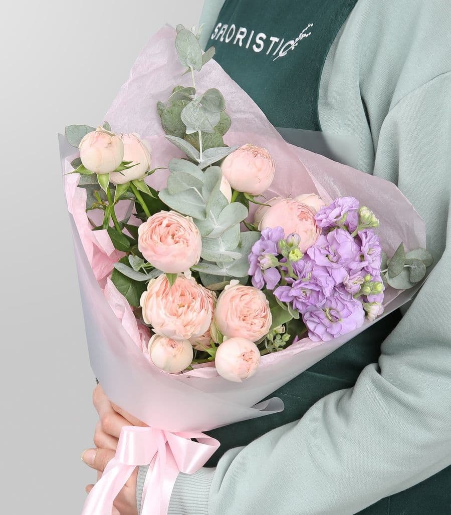 Букет из пионовидной Розы и Маттиолы «Очарование Утра»