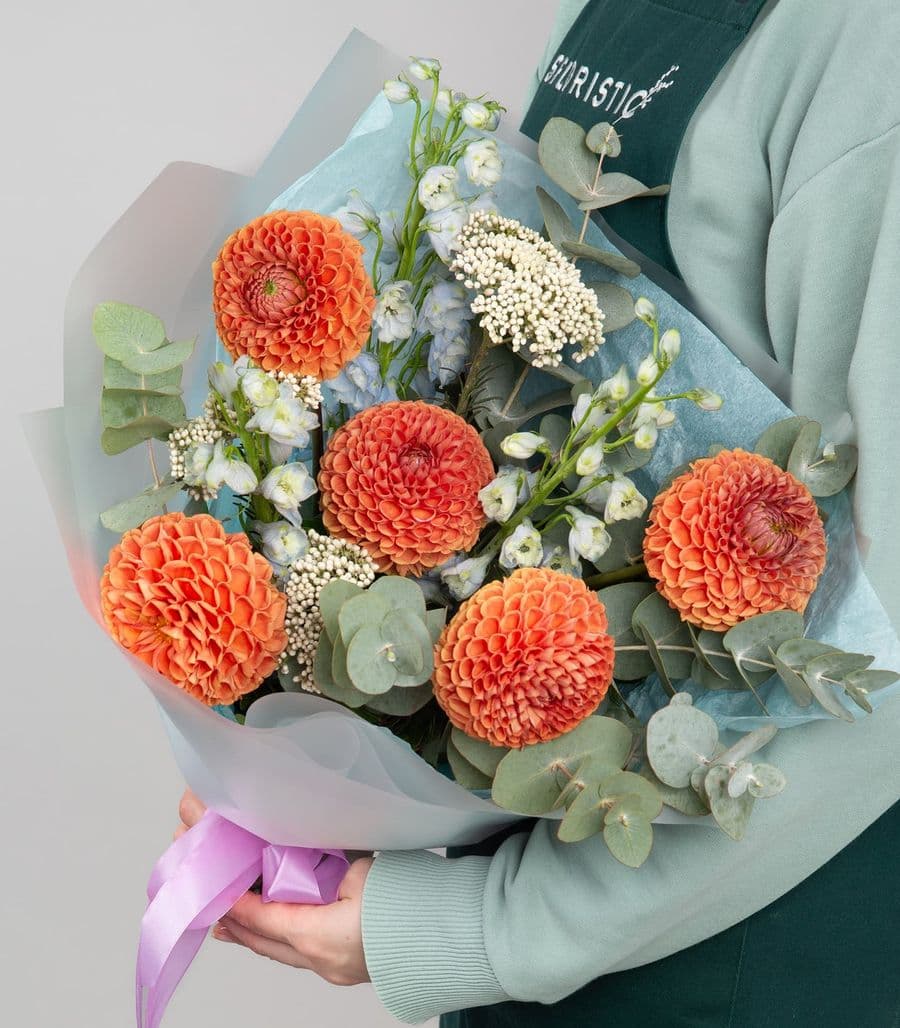 Букет из Георгин и Дельфиниума «Путешествие в Страну Знаний»